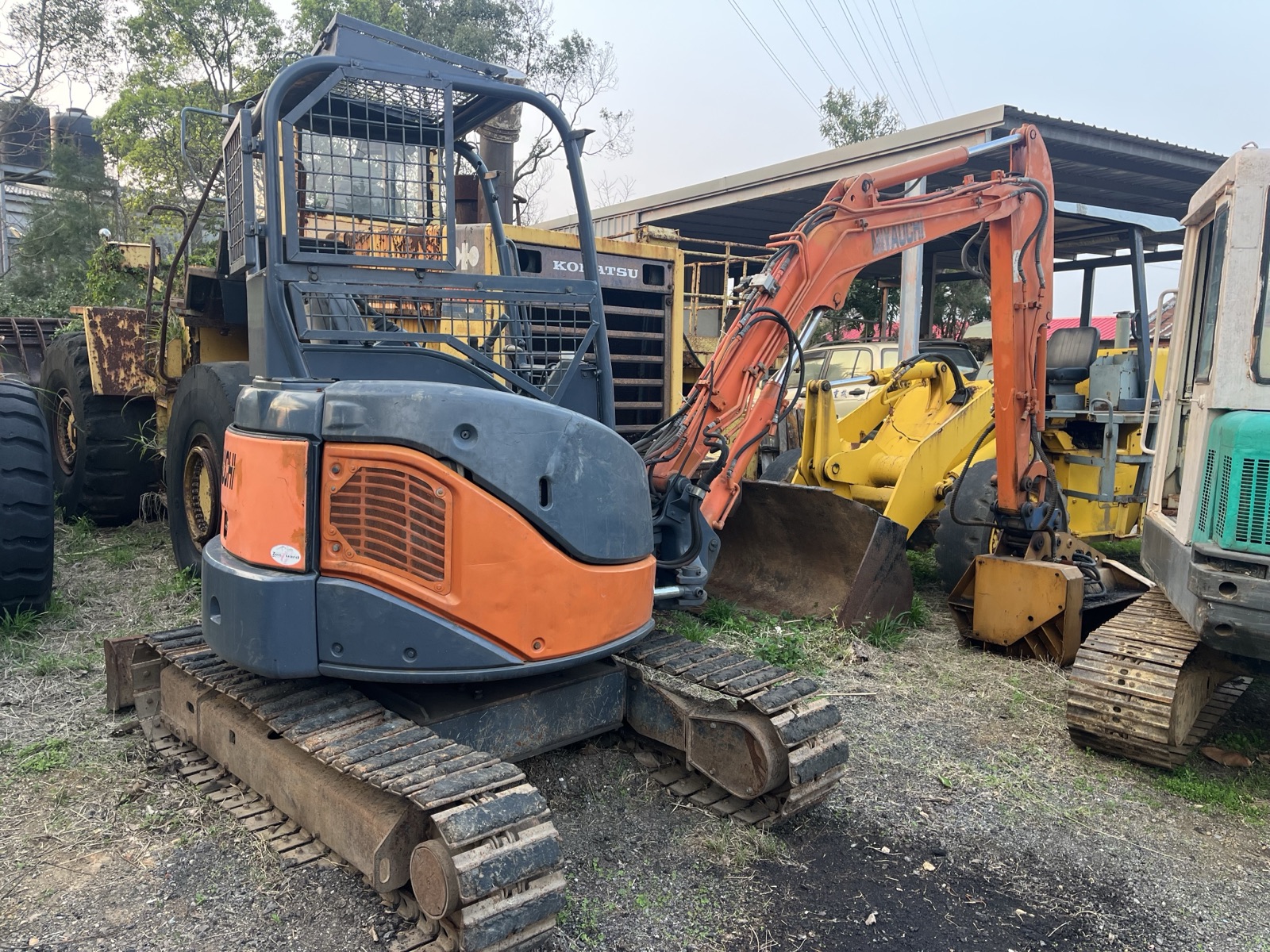 日立 ZX35U 小挖機 側面