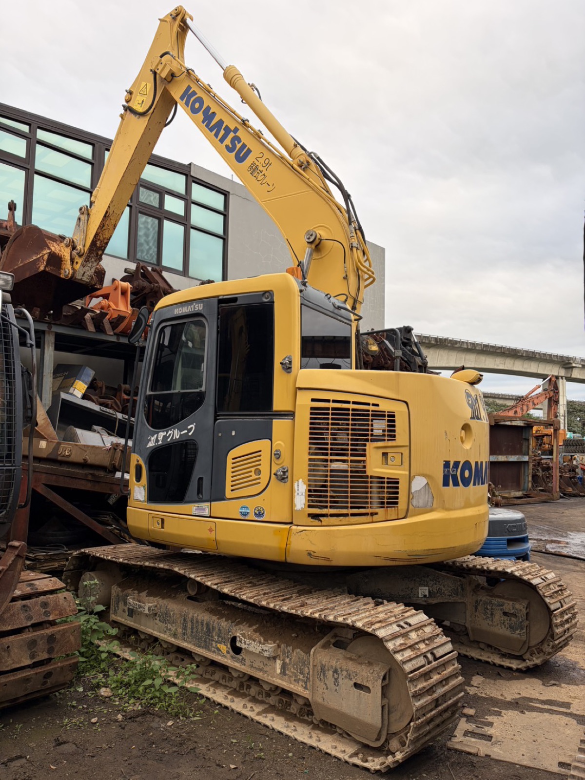 Komatsu PC138-10 側面