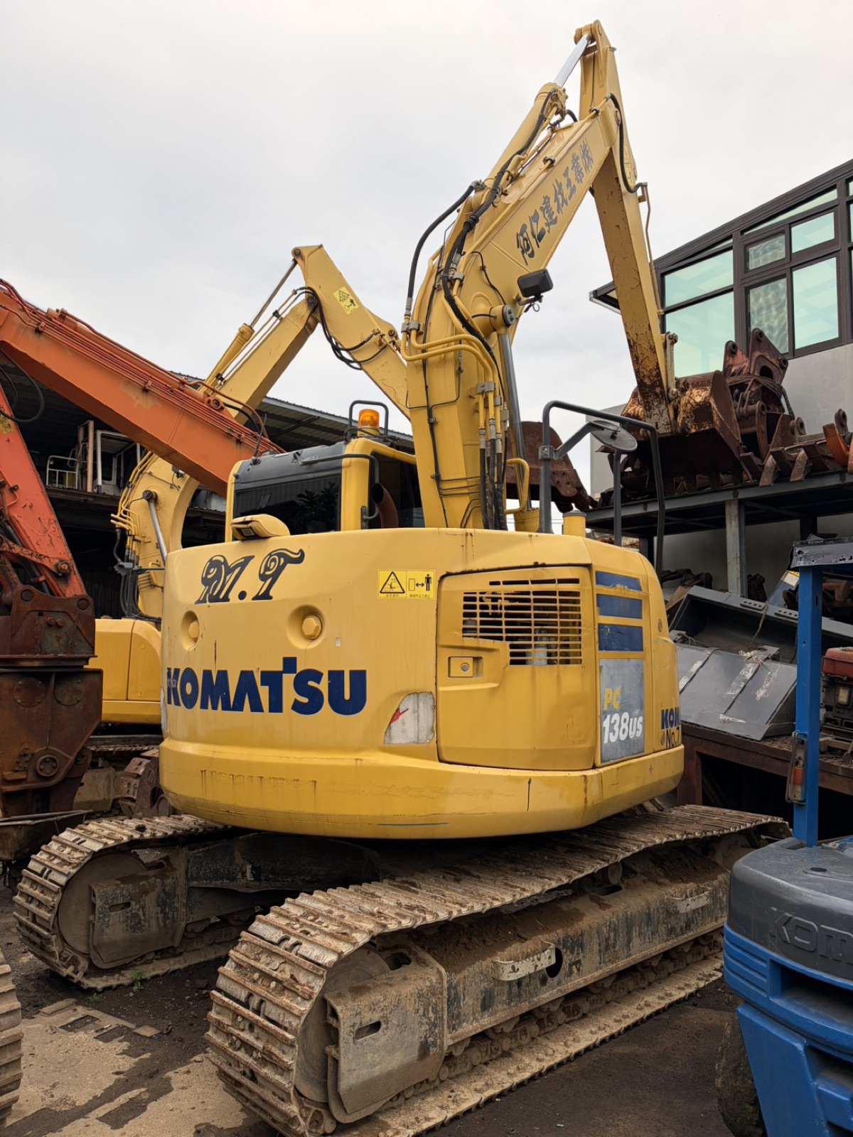 Komatsu PC138-10 後方